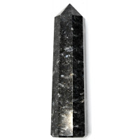 Larvakite obelisk...